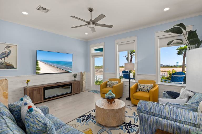 Children-friendly vacation home with yard & pool | Beach nearby | Pets are welcome — photo 3