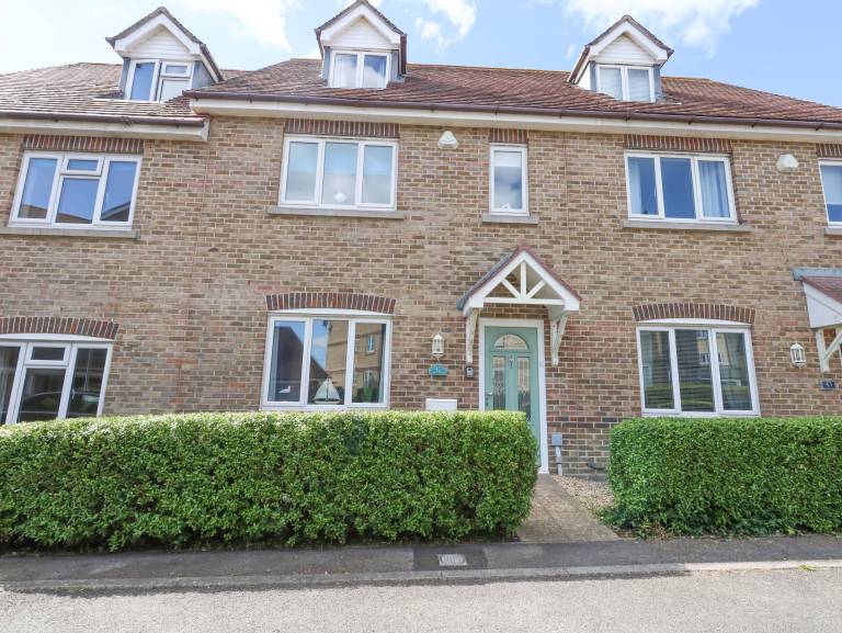 Children-friendly pleasant cottage with garden | Beach view | Pets are welcome in Weymouth