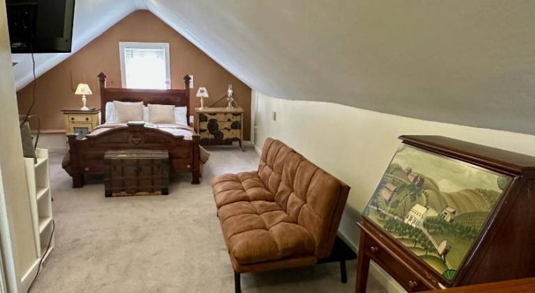 Inn on Fox Meadow - Spacious Victorian Inn — photo 2
