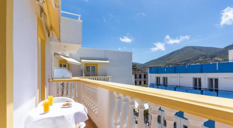 Serviced apartment with pool & patio | Next to the beach | Pet-friendly — photo 5