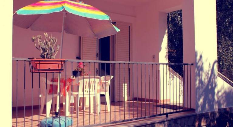 Rental apartment with patio, BBQ & garden — photo 5