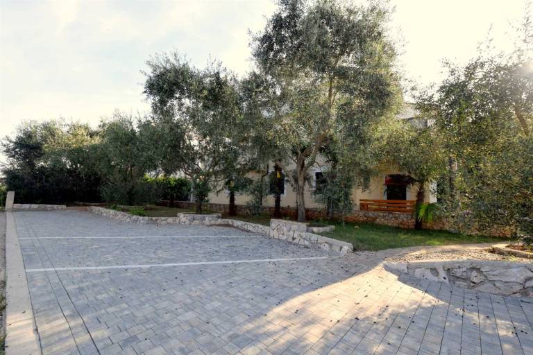 Apartment with terrace & barbecue in Omisalj