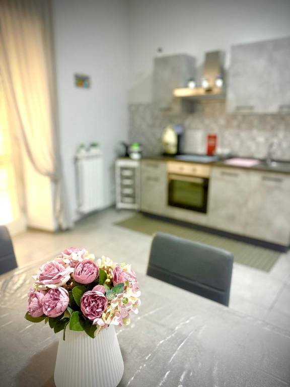 Bungalow | Close to Naples Cathedral — photo 2