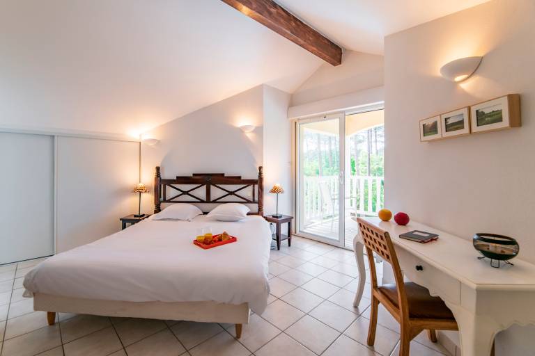 Family-oriented big villa with yard, terrace & pool | Golf view | Pets are welcome — photo 5