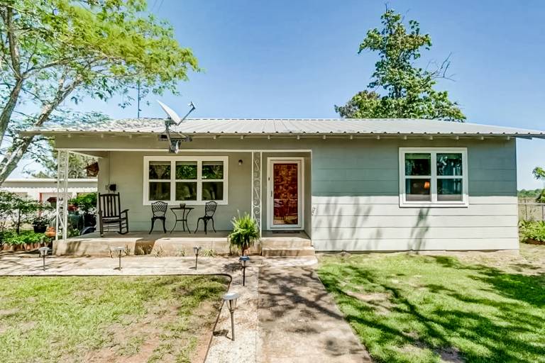 Fenced Yard Peaceful Retreat in Smithville