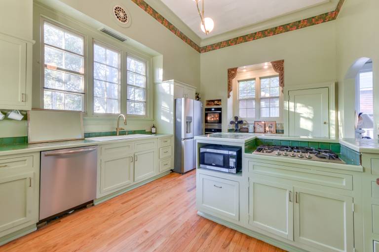 Ornate Victorian Home w/ Courtyard & Fire Pit! — photo 3