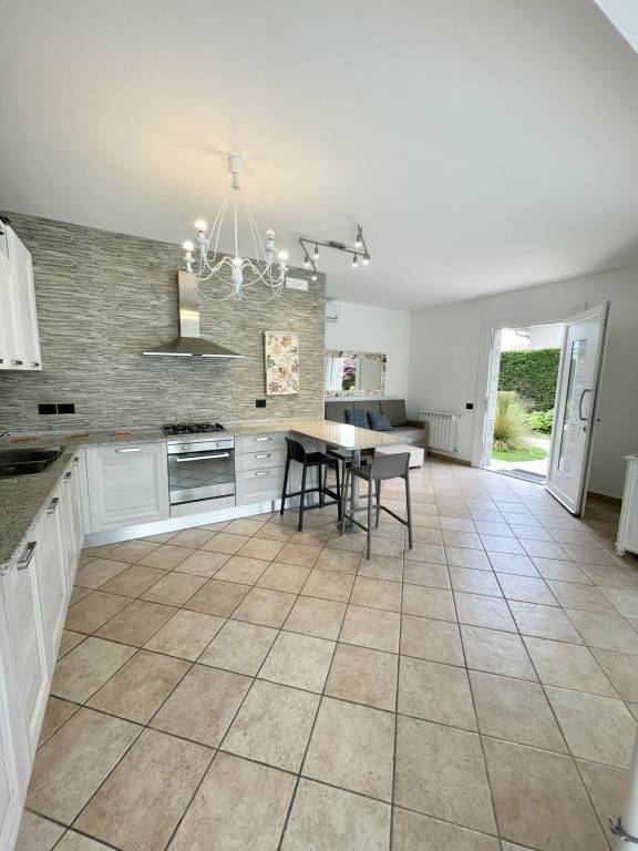 Villa with yard, private pool & grill | Pool view — photo 4