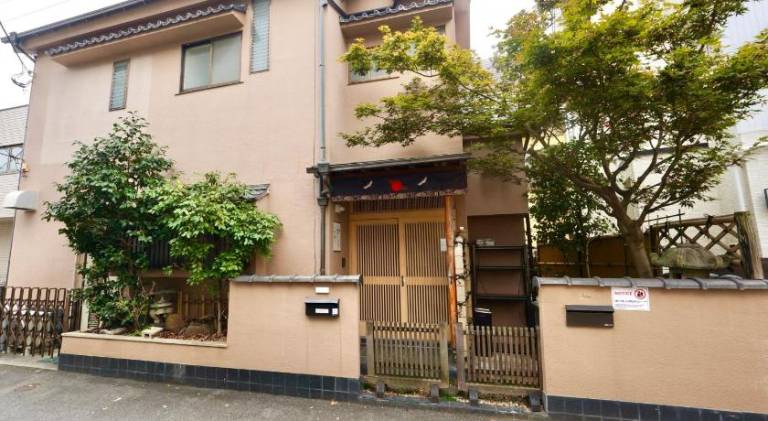 Beautiful villa with terrace, garden & jacuzzi | Perfect for remote work | Pets are welcome in Tokyo