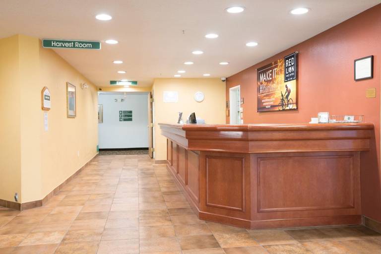 Red Lion Inn & Suites McMinnville — photo 5