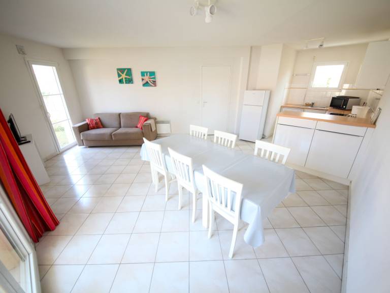 Wonderful vacation home with yard, terrace & pool | Close to the beach | Pets allowed — photo 4