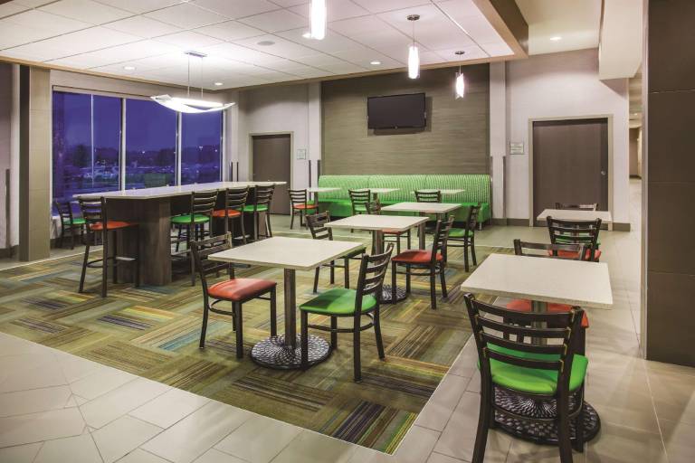La Quinta Inn & Suites by Wyndham St. Paul-Woodbury — photo 4