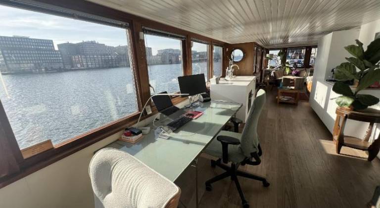 190 m&sup2; Hausboot