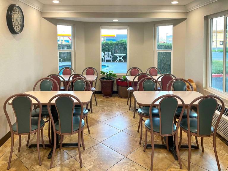 Econo Lodge Inn & Suites Corning Travel Center — photo 3