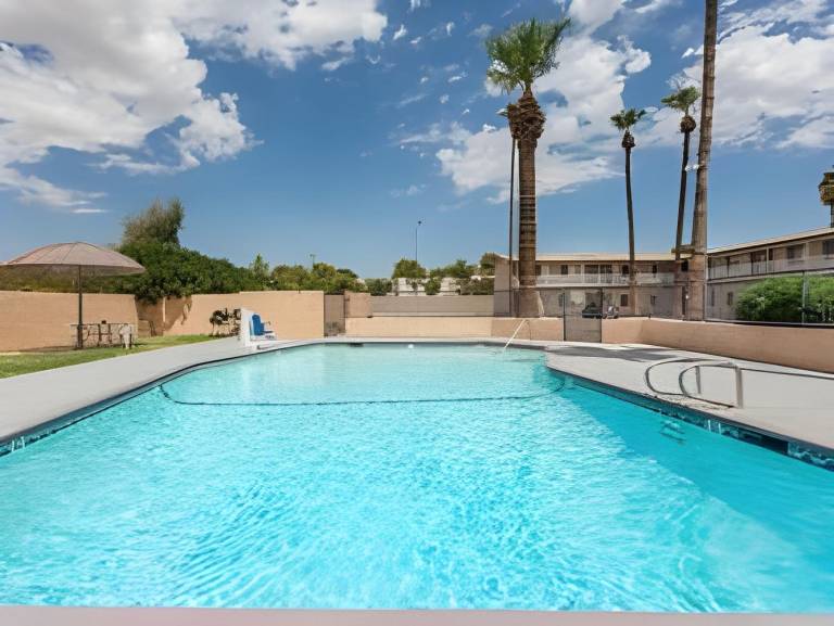 Rodeway Inn & Suites Blythe I-10 — photo 5