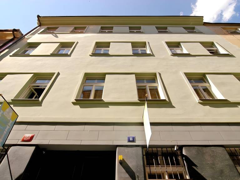 Nice serviced apartment with patio | Next to Prague astronomical clock | Suitable for remote work | Dogs allowed in Prague