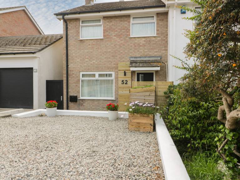 Children-friendly cottage with yard | Beach view | Beach nearby | Pets allowed in Newquay