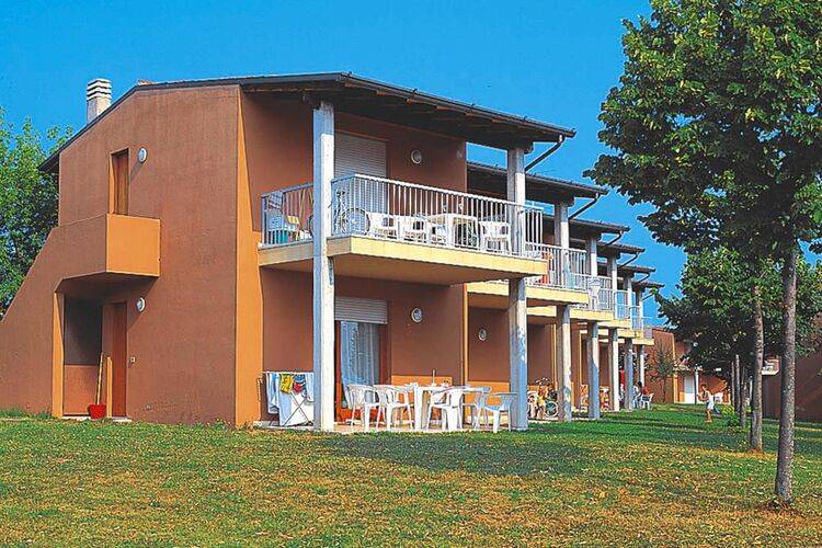 Charming holiday apartment with terrace, yard & pool | Dogs allowed — photo 2