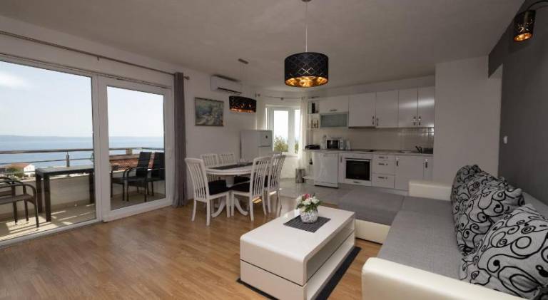 Rental apartment with BBQ, terrace & yard | Pets are welcome in Tucepi