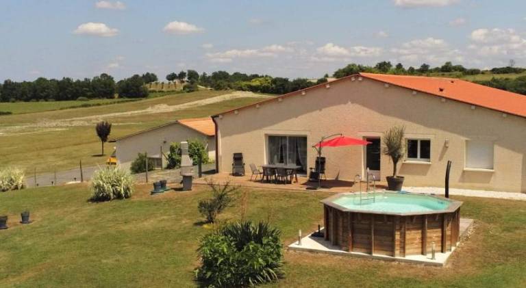 Big vacation home with pool & garden | Pets are welcome in Marmande