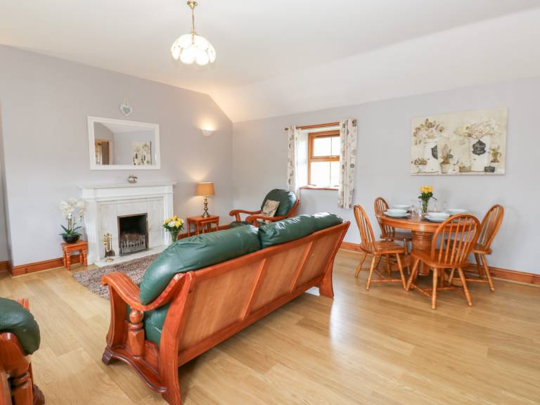 Children-friendly cottage with yard & jacuzzi | Pets allowed — photo 4