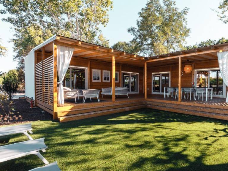 Mobile home with yard, pool & patio — photo 4