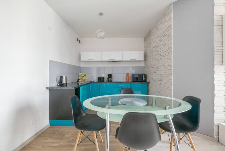 Family-friendly charming rental apartment with fast internet | Near St Mary’s Church | Pets are welcome — photo 2