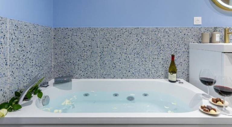 Beautiful holiday apartment with sauna & jacuzzi | Next to Russian Orthodox Cathedral | Next to the beach | Pet-friendly — photo 4