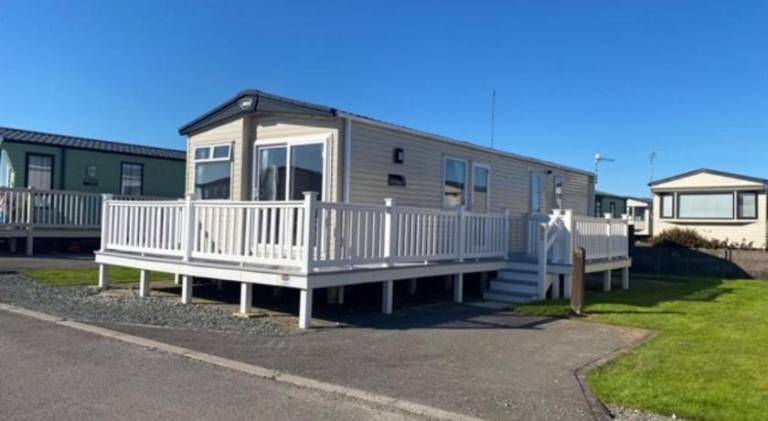 Vacation home with pool in Morecambe