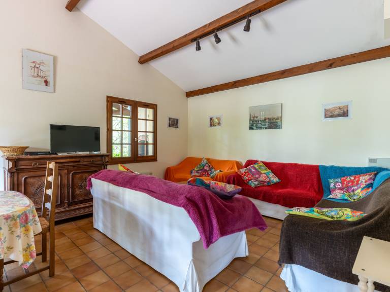 Spacious Landaise Home in Arcachon - 4 Bedrooms, Large Terrace, BBQ, Near Beaches and Nature Activities — photo 3