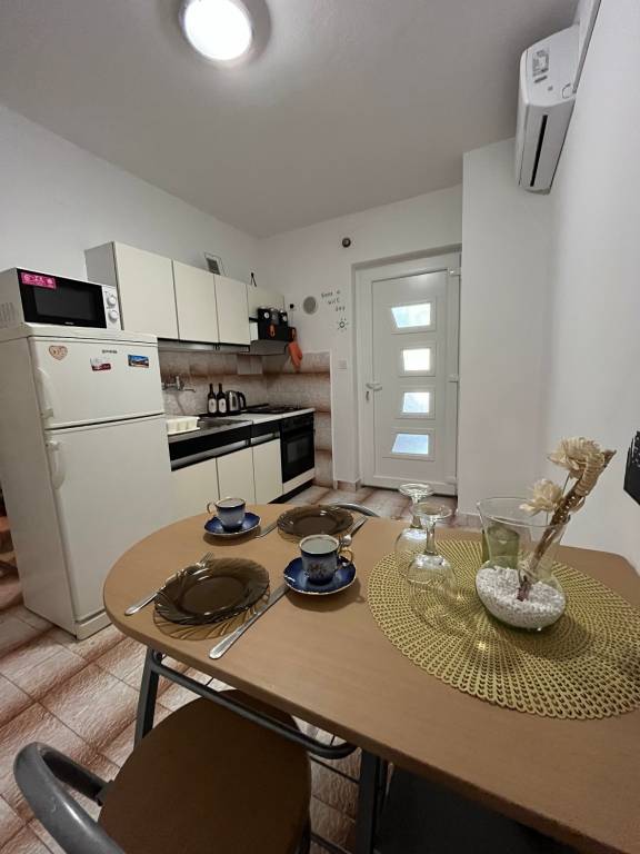One bedroom apartment with terrace Ivan Dolac, Hvar (A-22459-b) — photo 2