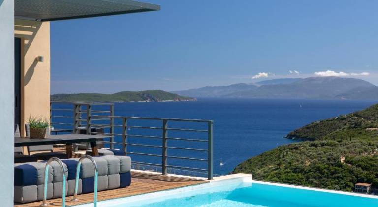 Villa with grill, pool & jacuzzi in Lefkada