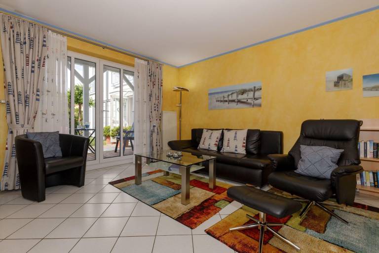 Rental apartment with terrace & yard — photo 5