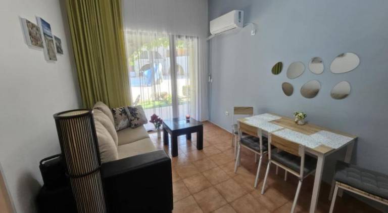 Rental apartment with yard, pool & terrace | Beach nearby | Pet-friendly — photo 2