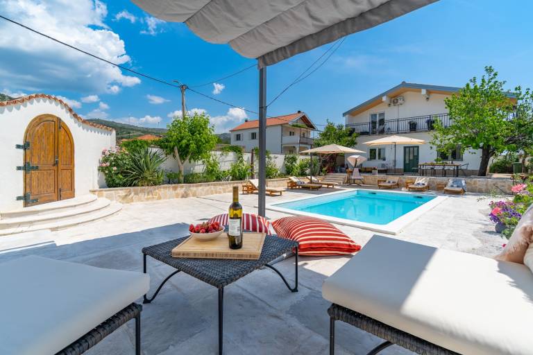 Fully equipped pleasant villa with terrace, fast internet & BBQ | Pets are welcome — photo 3