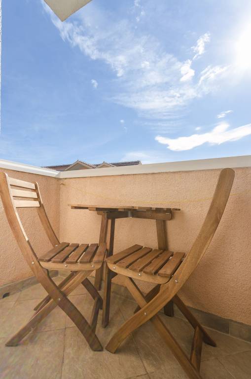 Holiday apartment with patio, BBQ & yard | Garden view | Close to the beach | Dogs allowed — photo 2
