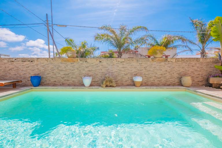 Villa with barbecue, private pool & jacuzzi | Pool view | Pets allowed — photo 2
