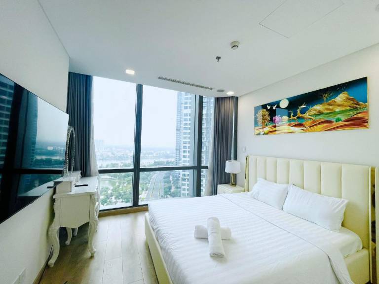 VIVIAN LANDMARK 81 3-Bedroom Luxury — photo 2