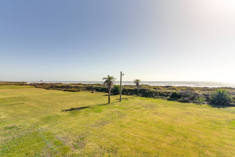 Beachfront Group Getaway on Bolivar Peninsula — photo 2