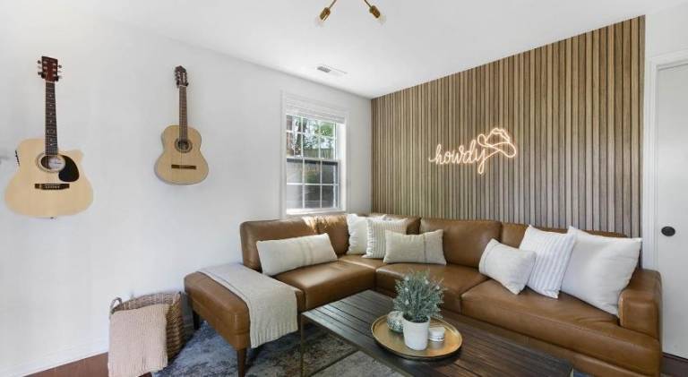 Apartment with garden & barbeque | Suitable for remote work | Dogs allowed in Nashville, TN