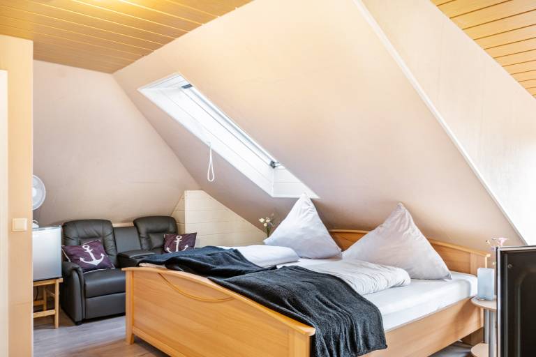 Dedicated room with fast internet, terrace & yard | Garden view in Wangerland