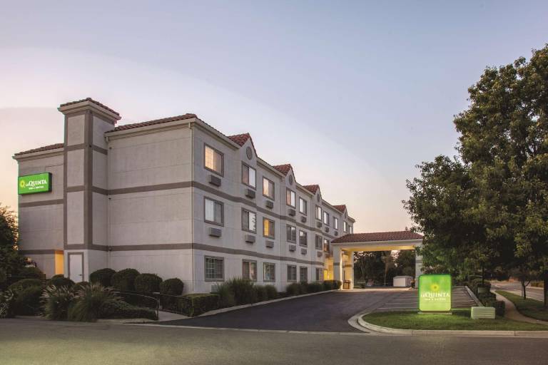 La Quinta Inn & Suites by Wyndham Davis — photo 2