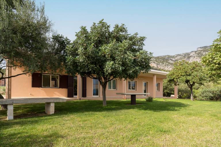 Holiday Home "Casa in Campagna Totale Relax" with Sea View, Private Garden & Wi-Fi in Teo