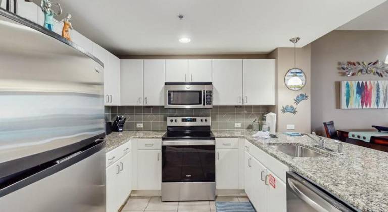 Fully equipped nice vacation home with jacuzzi & private pool | Beach nearby | Pets are welcome — photo 4