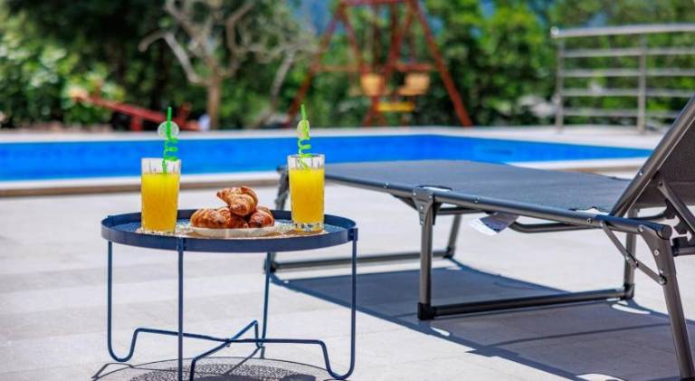 Villa with pool | Pets are welcome in Brela