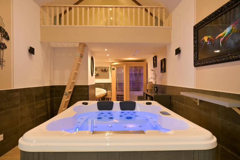 Villa with sauna, jacuzzi & grill — photo 5