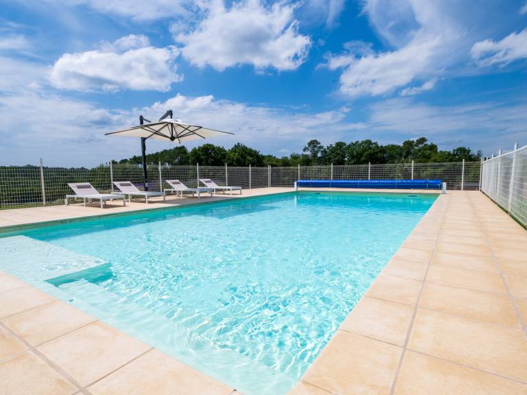 Vacation home with private pool, patio & garden — photo 2