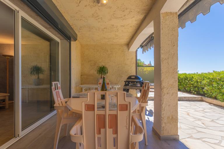'Appart Rez De Jardin Vue Mer' – Sea View Apartment with Private Terrace and Wi-Fi in Cavalaire-sur-Mer