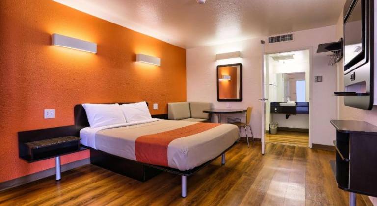 Super 8 by Wyndham Petaluma — photo 2