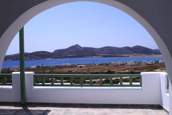 Salty Wind Antiparos Apartments and Studios in Paro