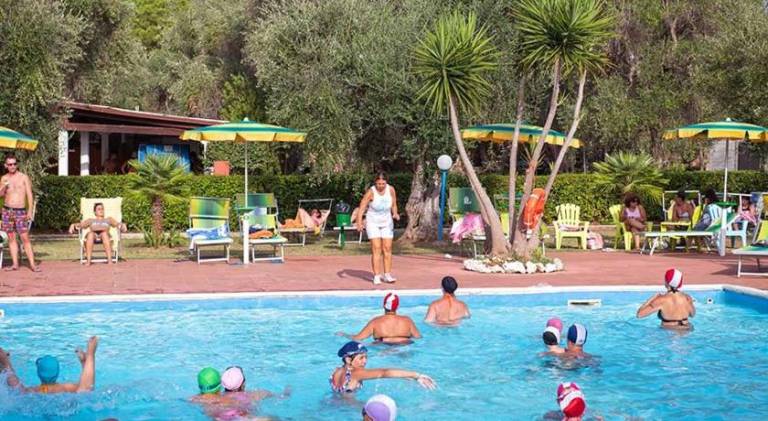 Holiday apartment with pool, garden & BBQ in Peschici